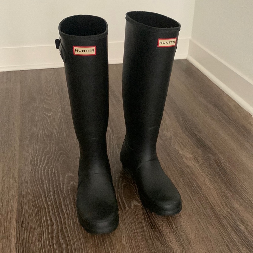 Black Hunter boots. Size 8